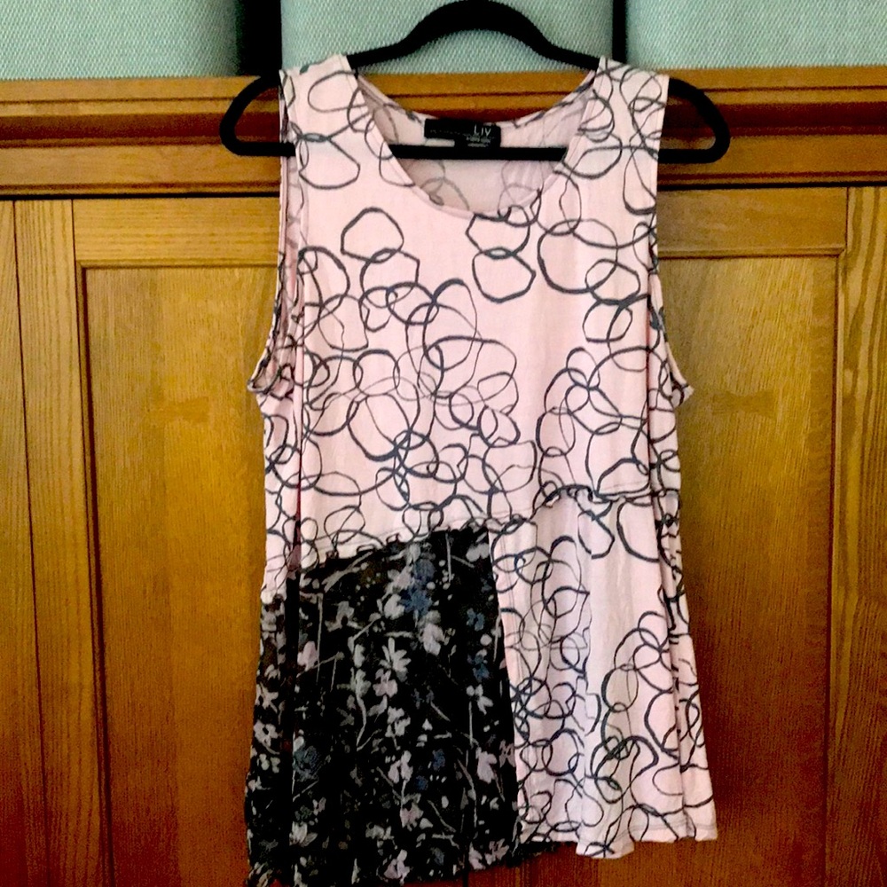 Darling sleeveless tunic, non smoking home, new without tags